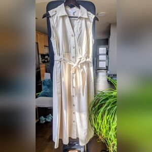 Cream Dress With Belt And Pockets